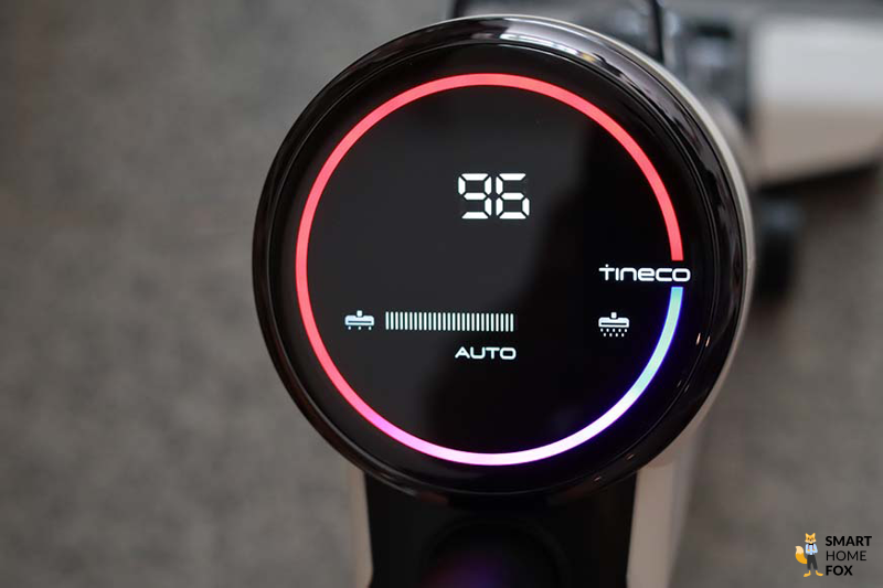 Das Display des Tineco Floor One S3 Wischsaugers